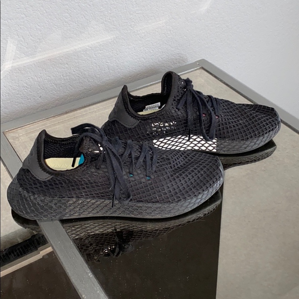 Adidas sneakers size 9 women’s shoes